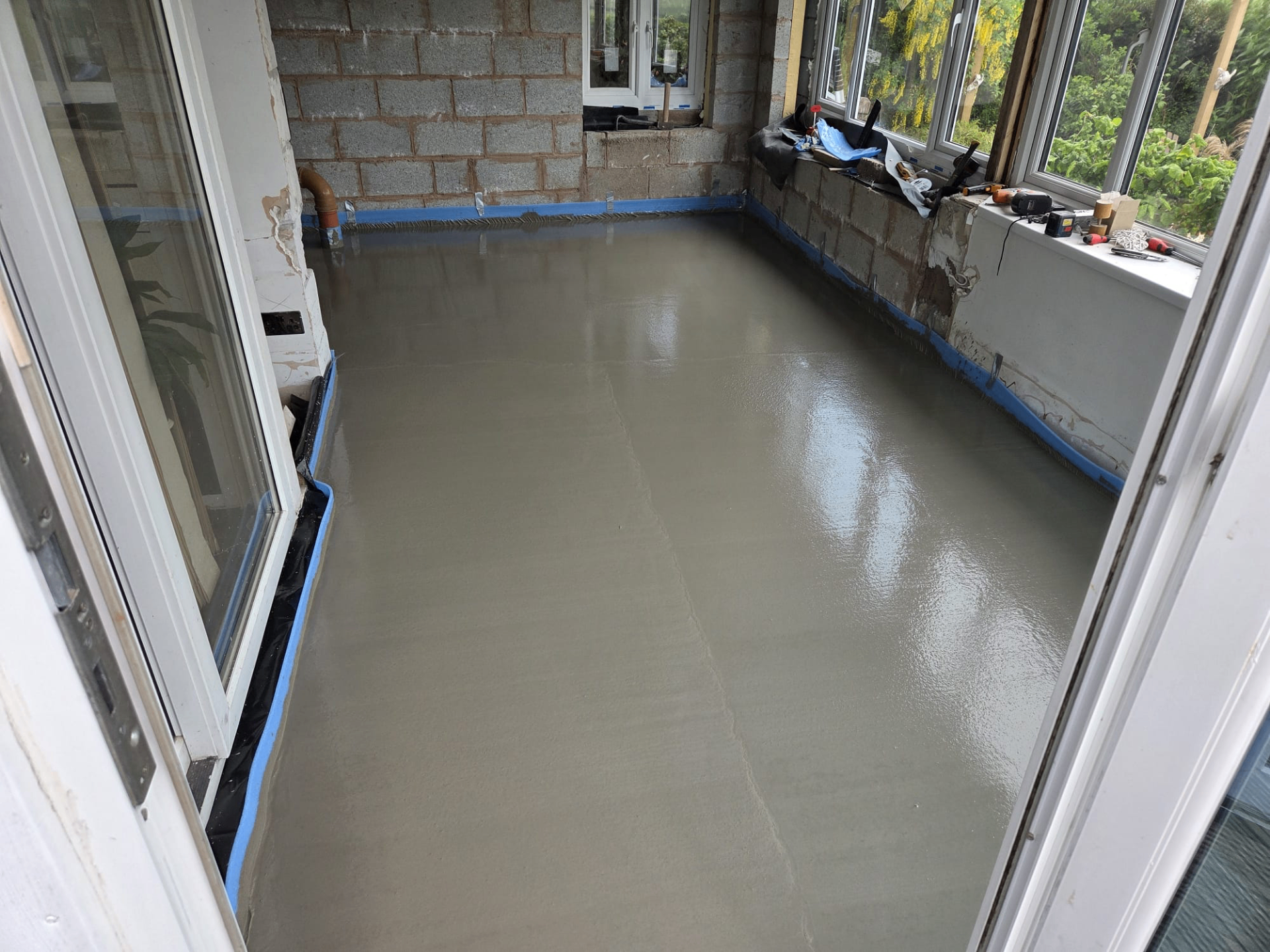Smooth finish on a garden room pour in Exmouth