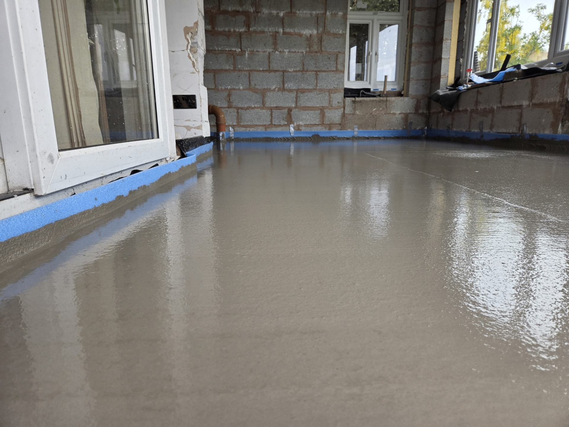Close-up of smooth level liquid screed finish